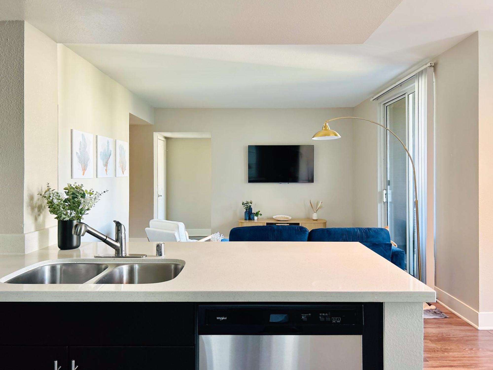 2Bd 2Ba Santa Monica Apartment With Relaxing Pool View Лос Анджелис Екстериор снимка