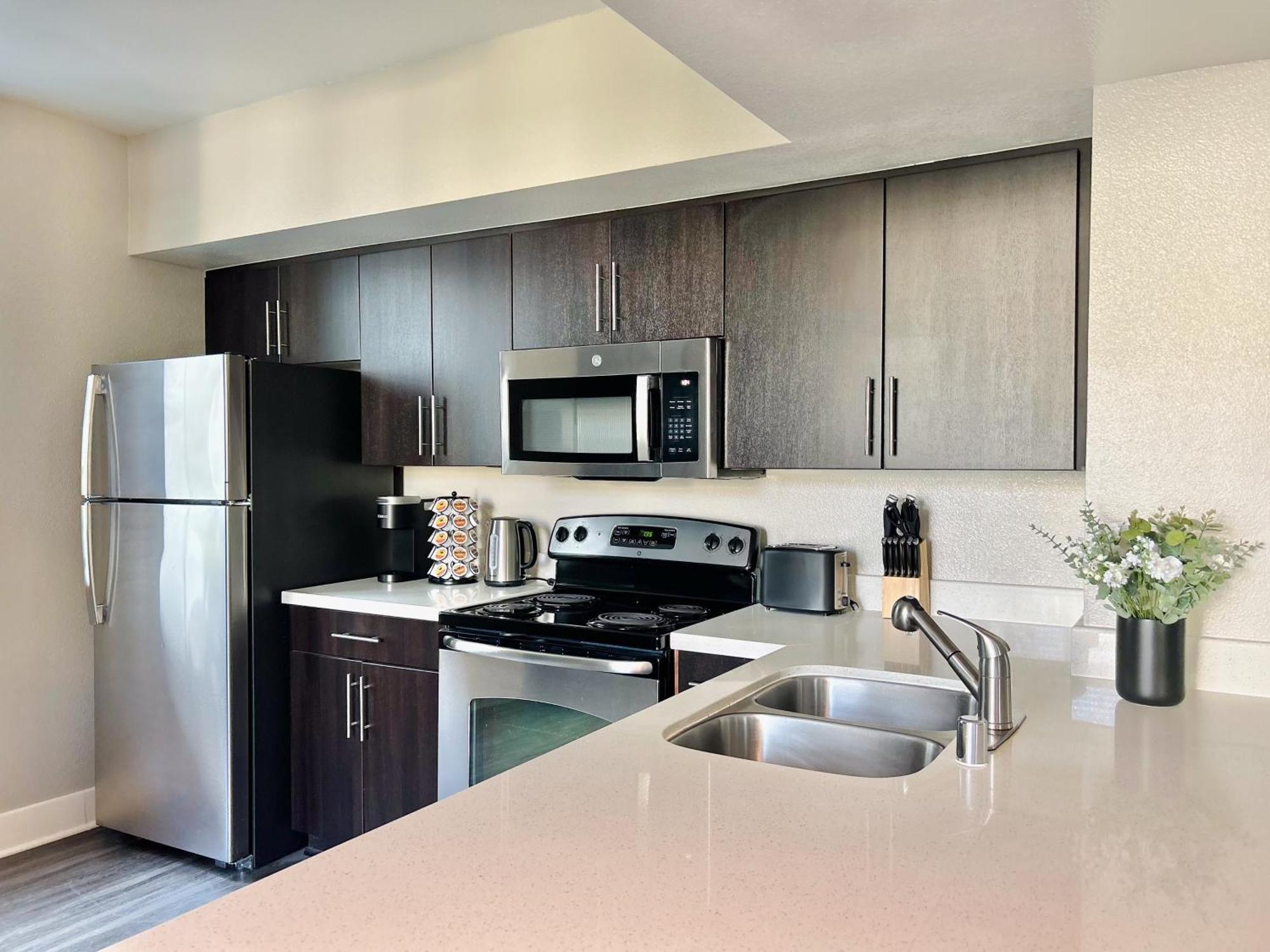 2Bd 2Ba Santa Monica Apartment With Relaxing Pool View Лос Анджелис Екстериор снимка