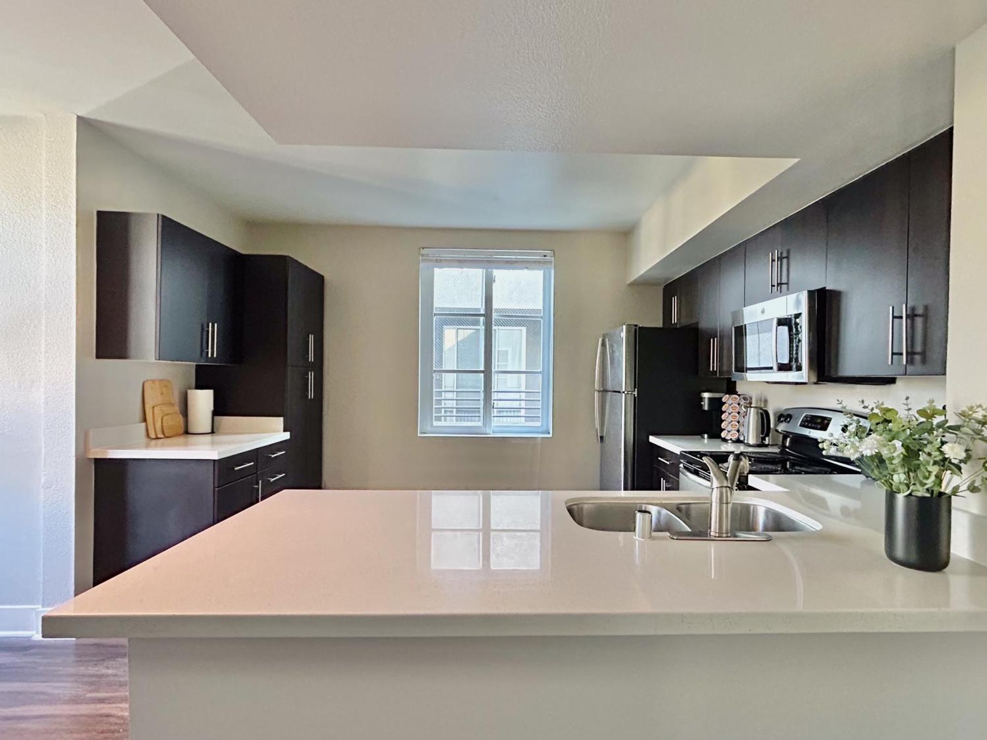 2Bd 2Ba Santa Monica Apartment With Relaxing Pool View Лос Анджелис Екстериор снимка