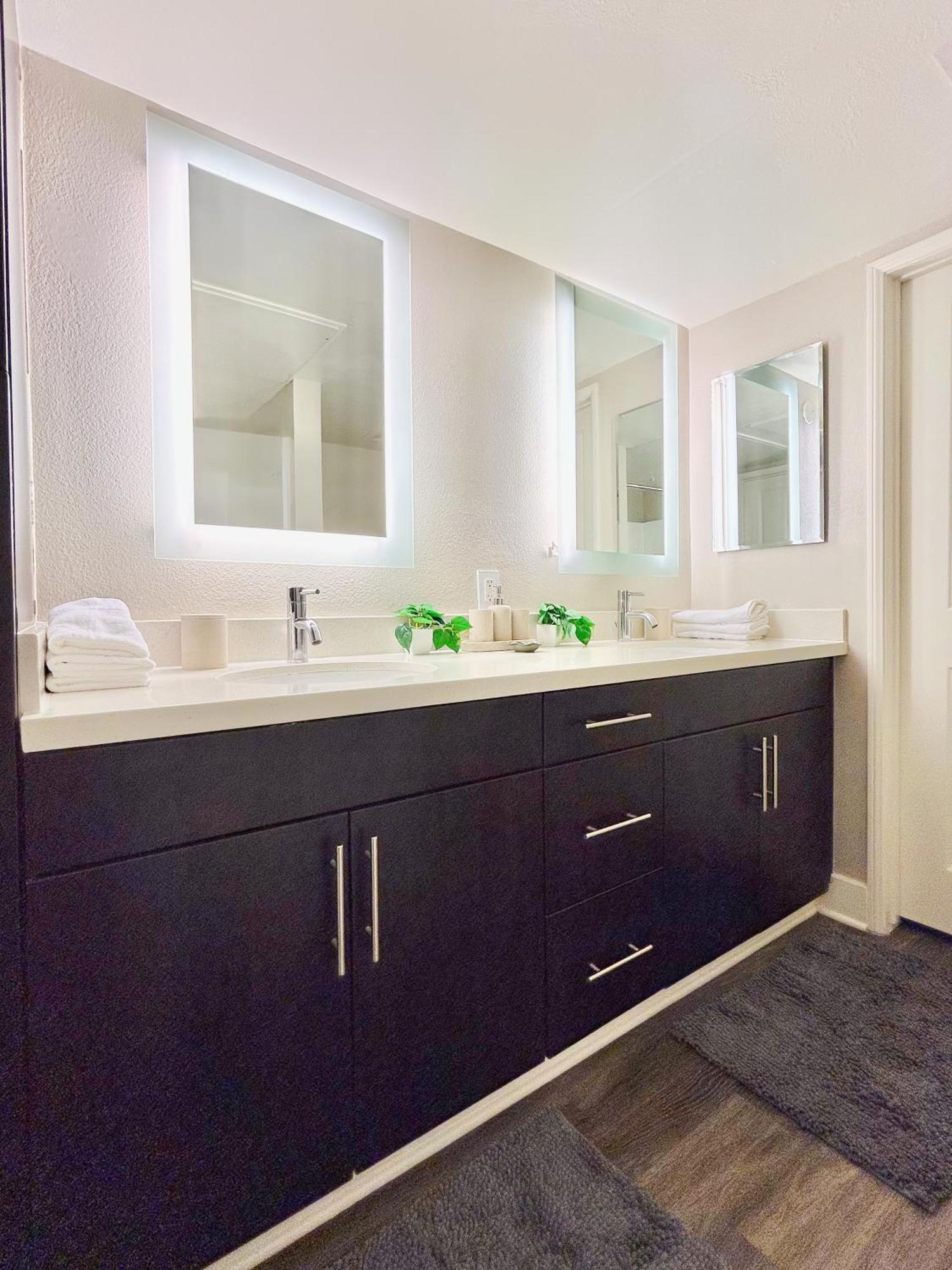 2Bd 2Ba Santa Monica Apartment With Relaxing Pool View Лос Анджелис Екстериор снимка
